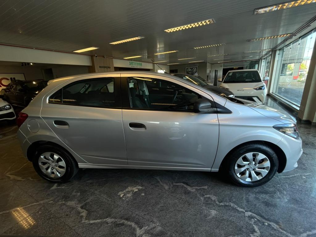 CHEVROLET Onix Hatch - Foto
