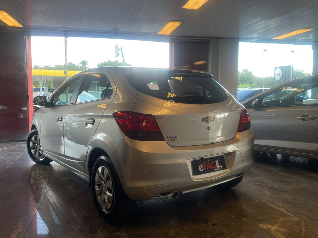CHEVROLET Onix Hatch - Foto