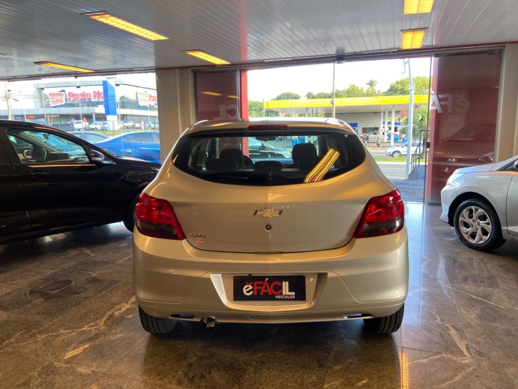 CHEVROLET Onix Hatch - Foto