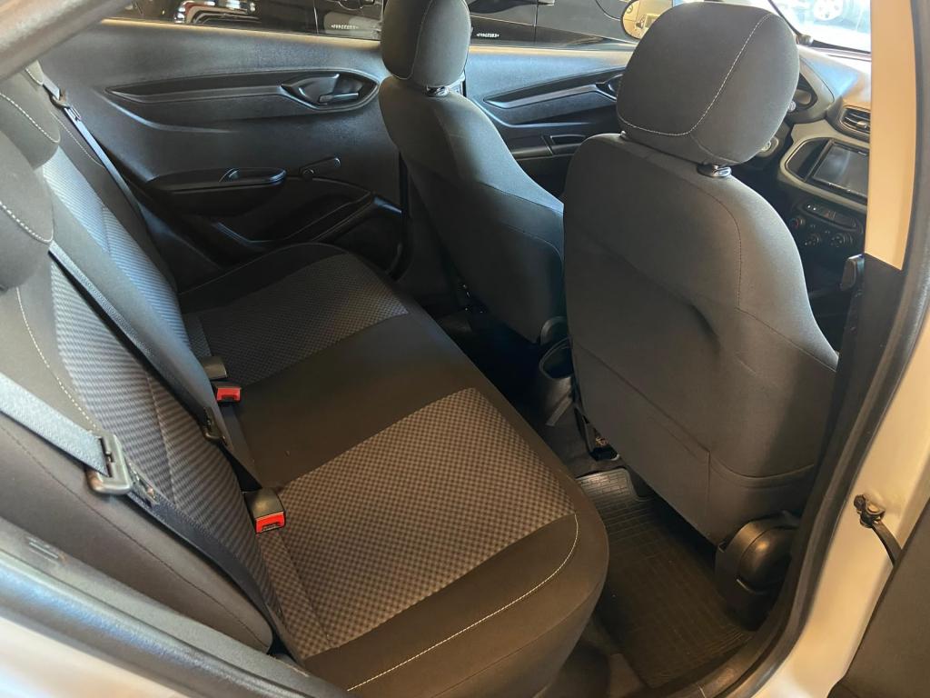 CHEVROLET Onix Hatch - Foto