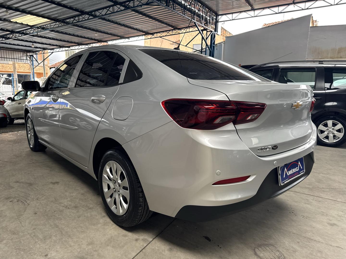 CHEVROLET Onix Sedan - Foto