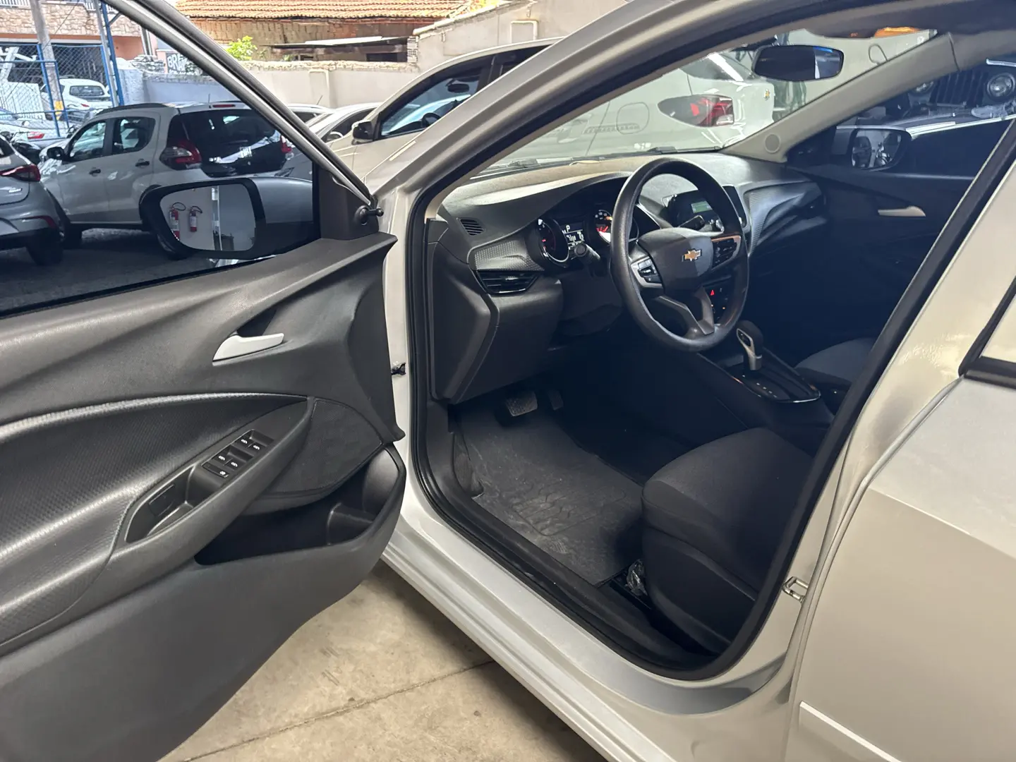 CHEVROLET Onix Sedan - Foto