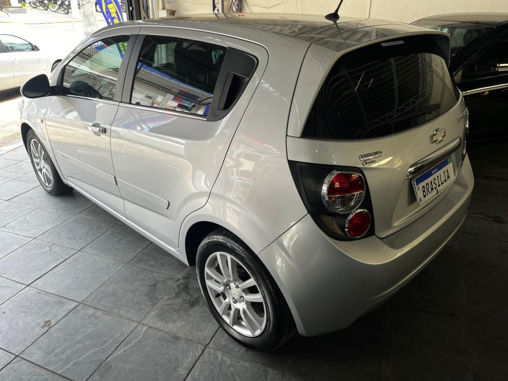 CHEVROLET Sonic Hatch - Foto