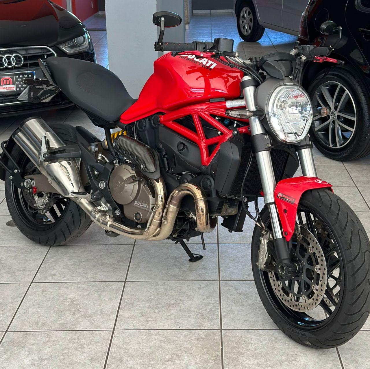 DUCATI Monster 821 - Foto