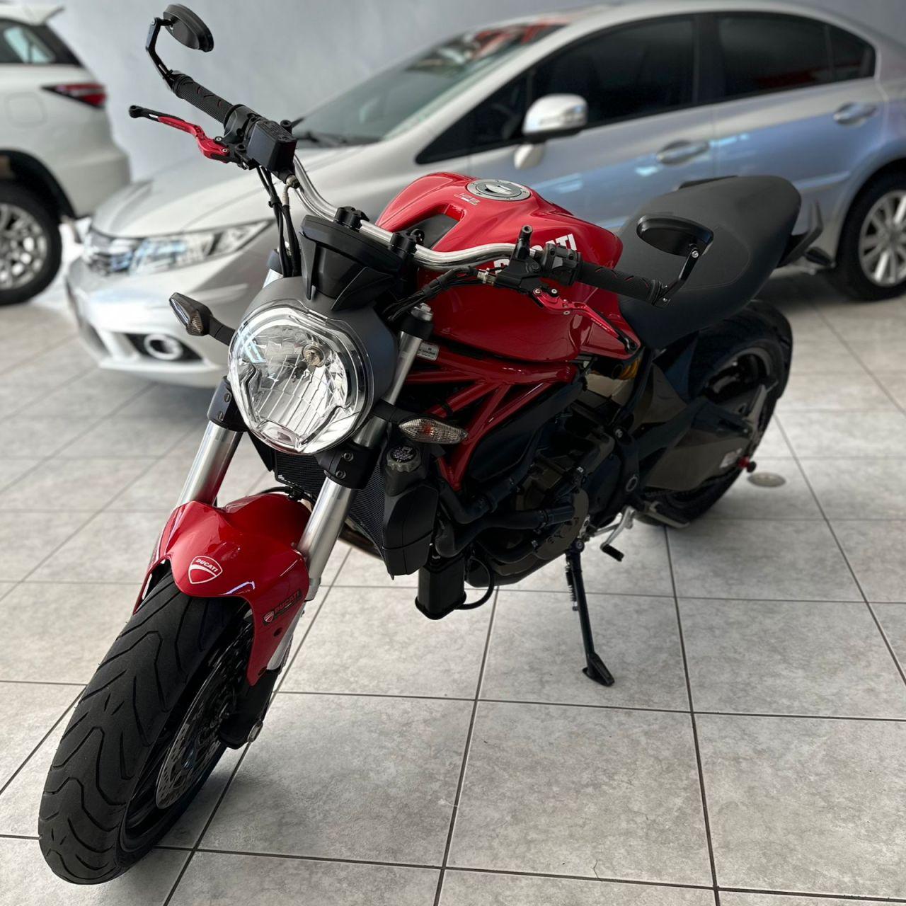 DUCATI Monster 821 - Foto