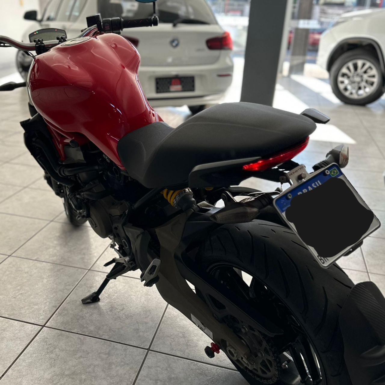 DUCATI Monster 821 - Foto