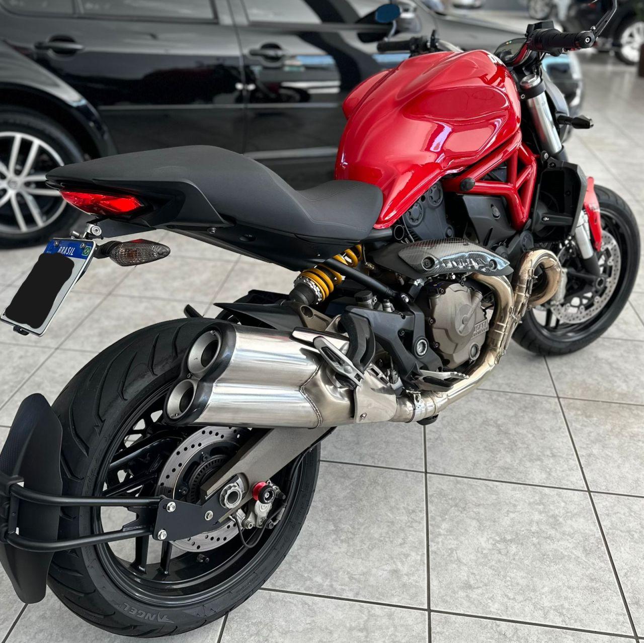DUCATI Monster 821 - Foto