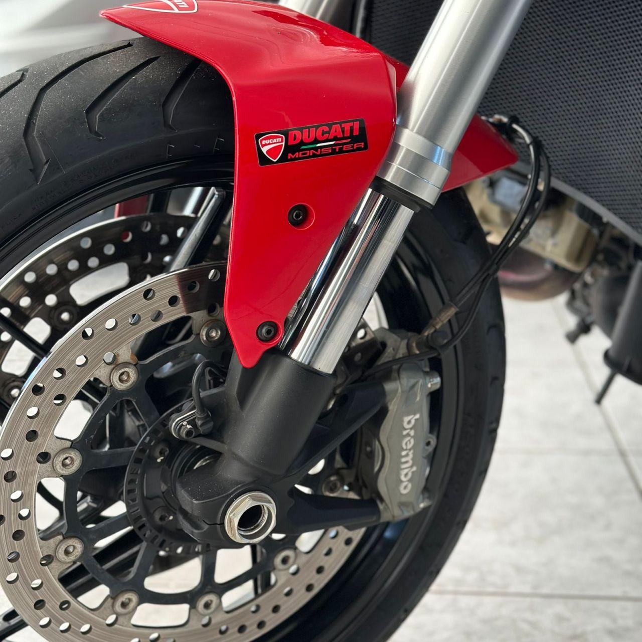 DUCATI Monster 821 - Foto