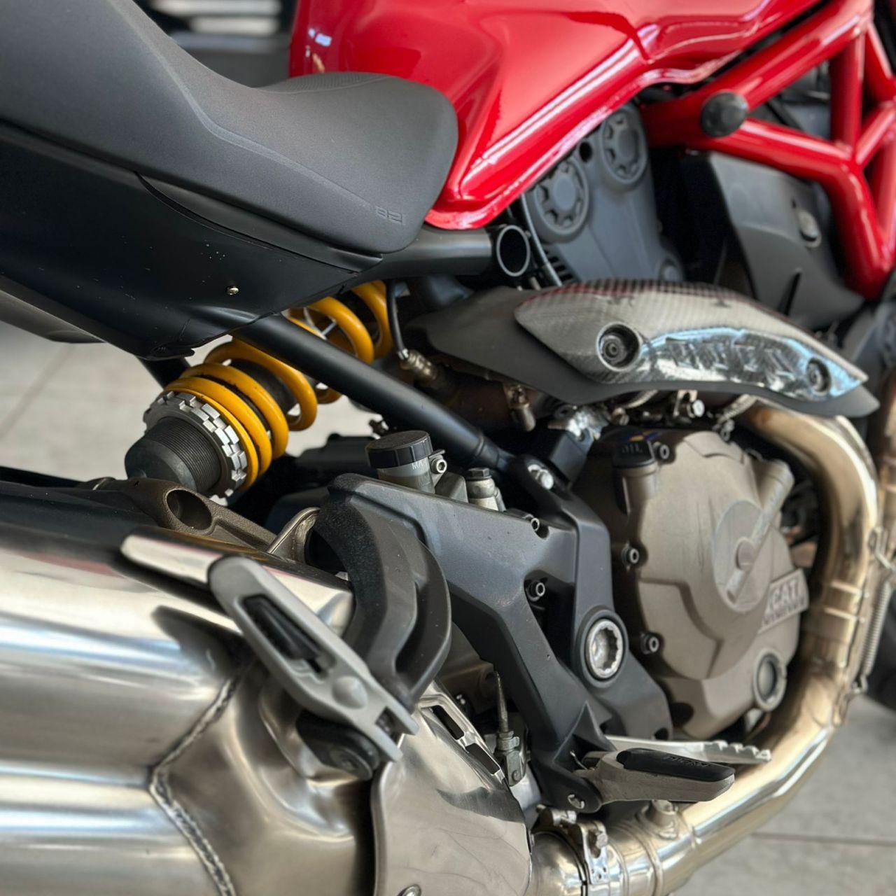 DUCATI Monster 821 - Foto