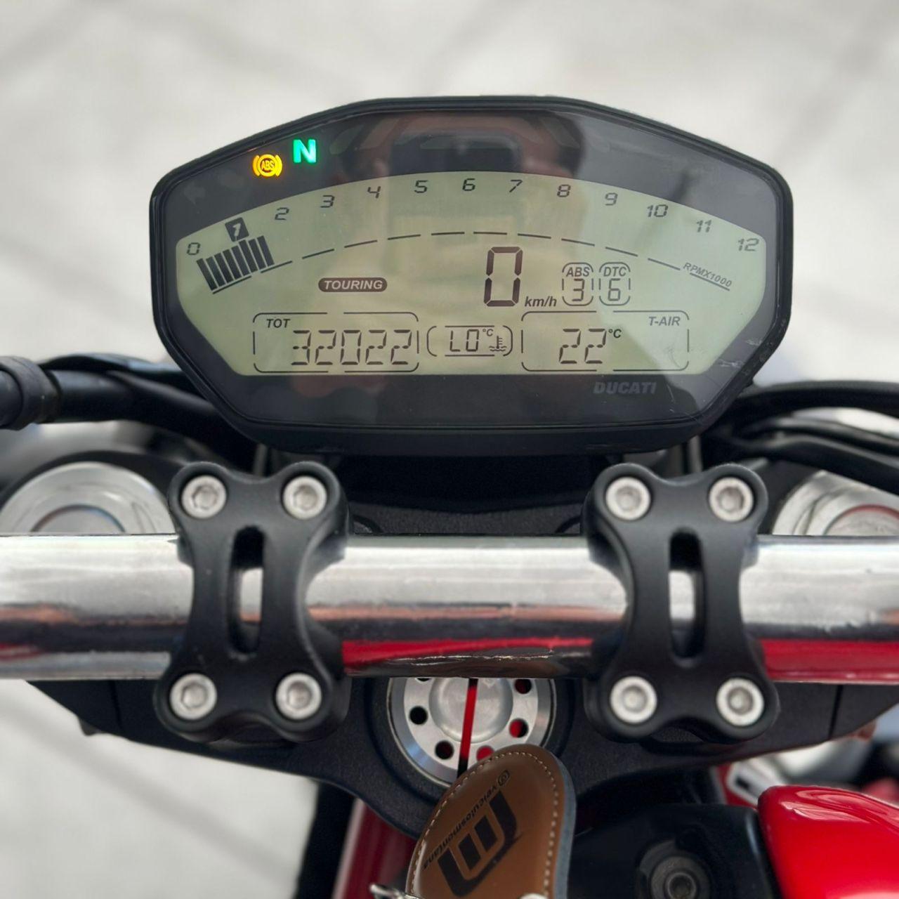 DUCATI Monster 821 - Foto