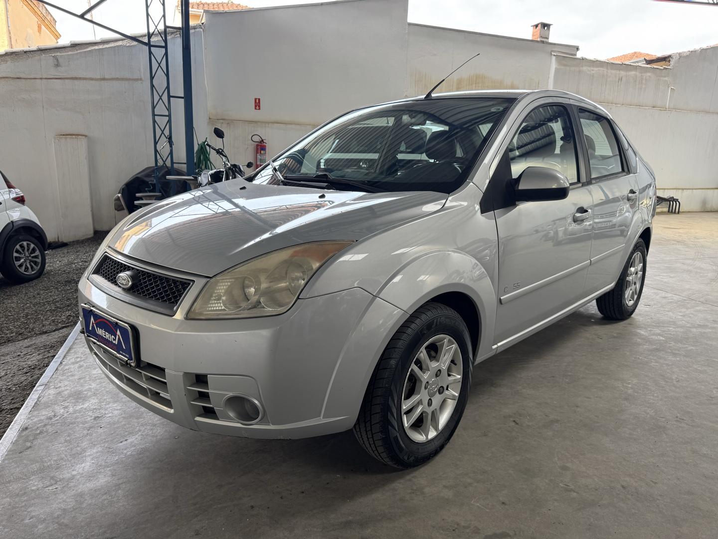 FORD Fiesta Hatch - Foto