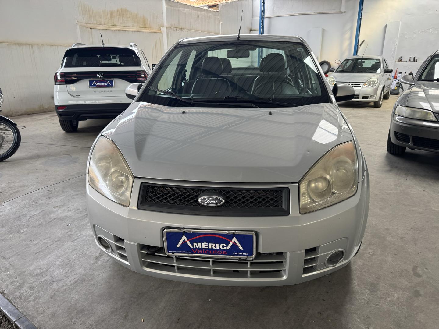 FORD Fiesta Hatch - Foto