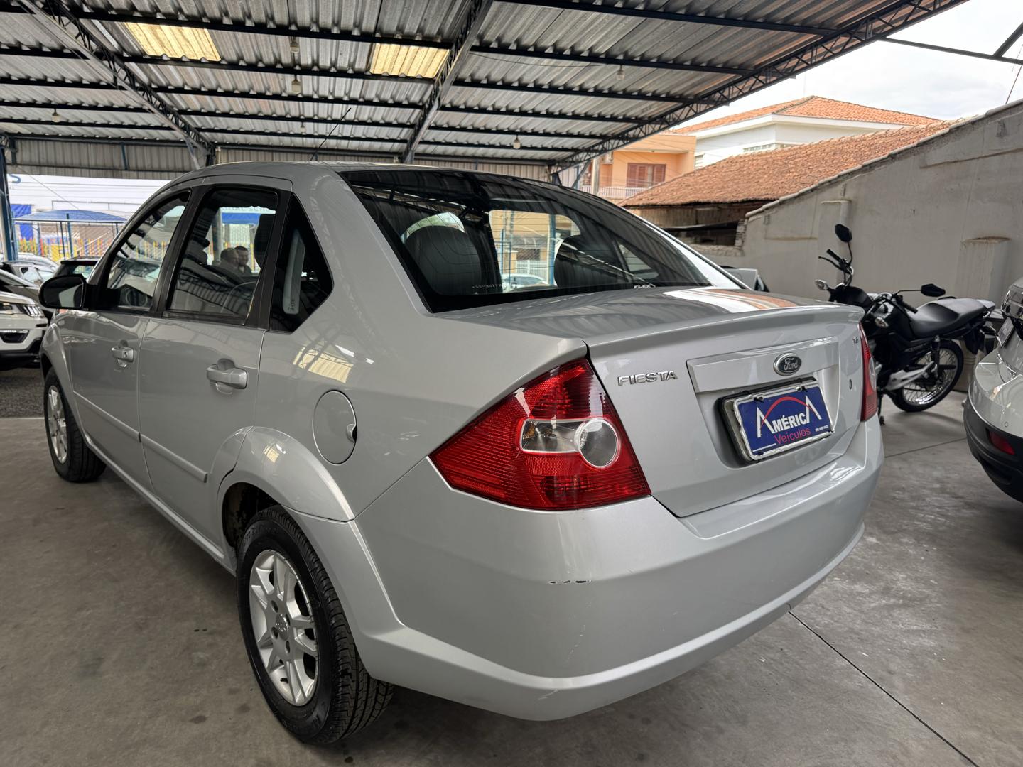 FORD Fiesta Hatch - Foto