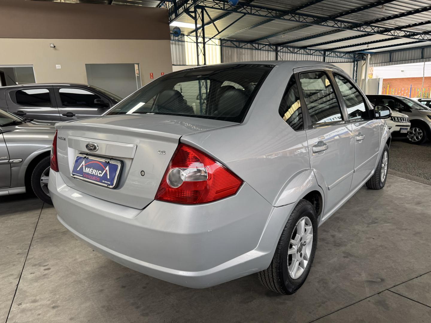 FORD Fiesta Hatch - Foto