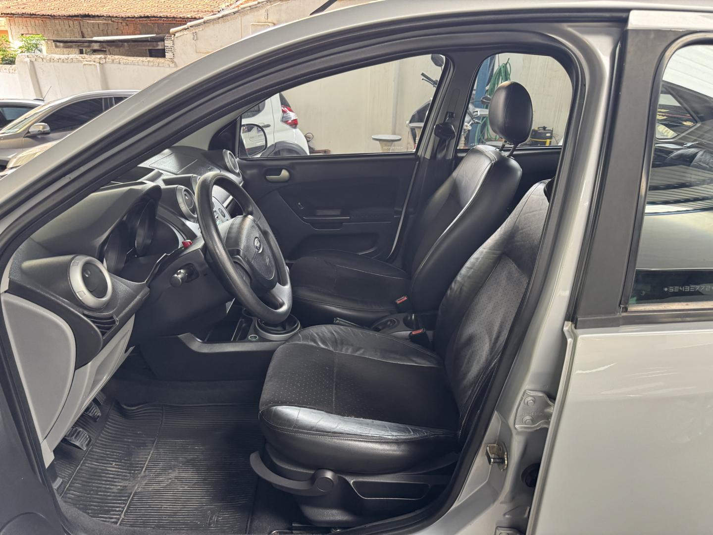 FORD Fiesta Hatch - Foto