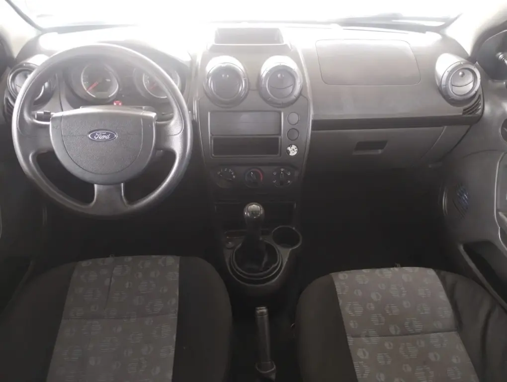 FORD Fiesta Hatch - Foto