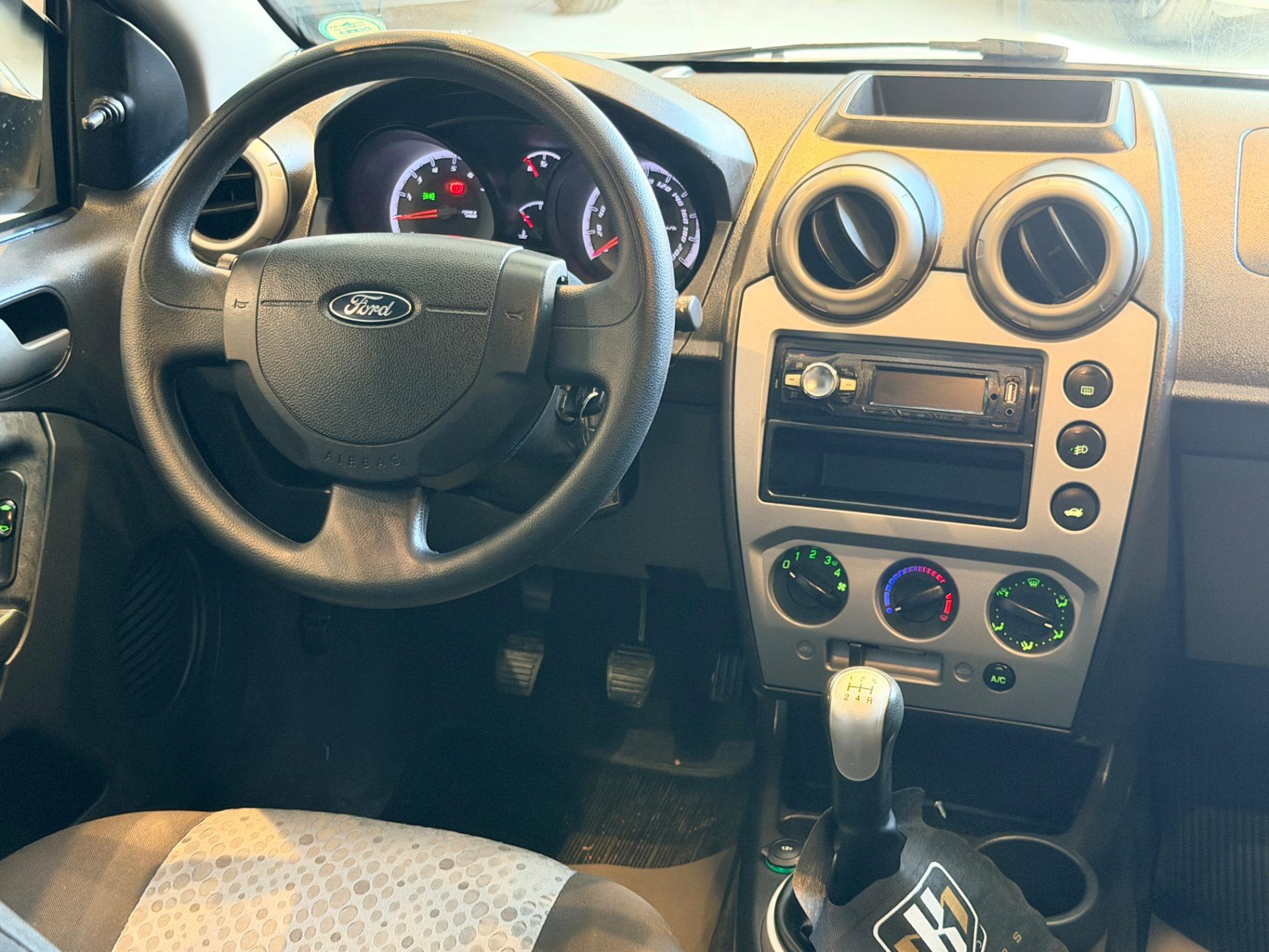 FORD Fiesta Hatch - Foto