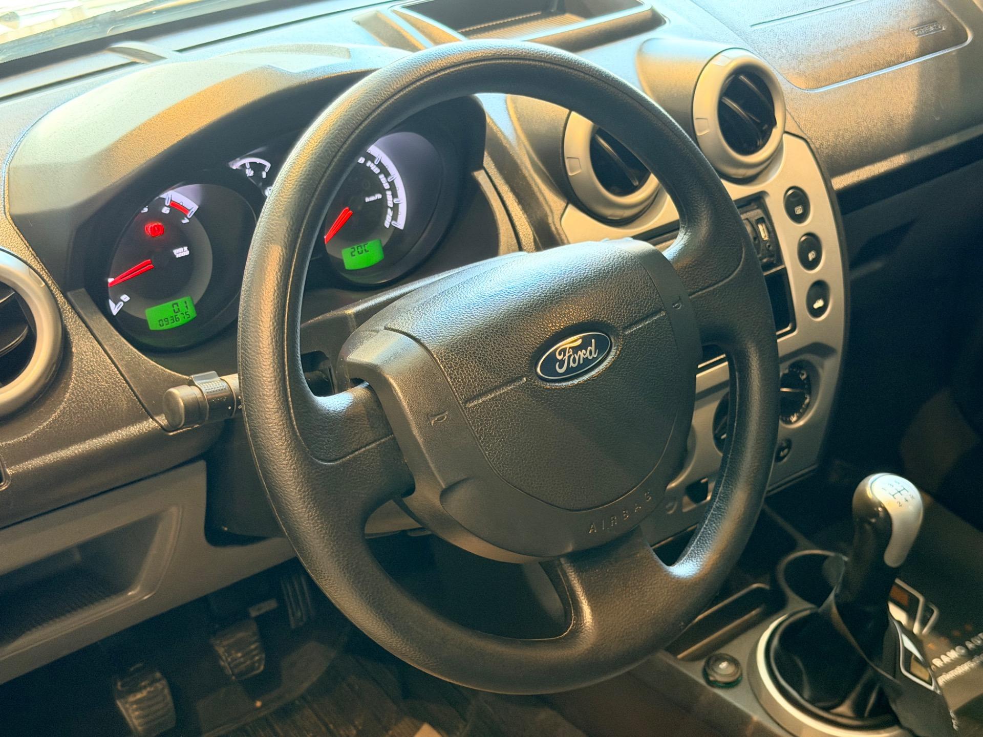 FORD Fiesta Hatch - Foto
