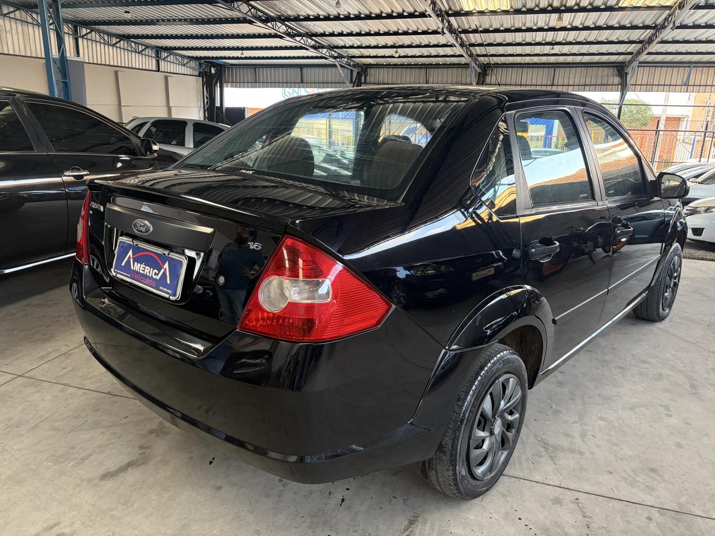 FORD Fiesta Hatch - Foto