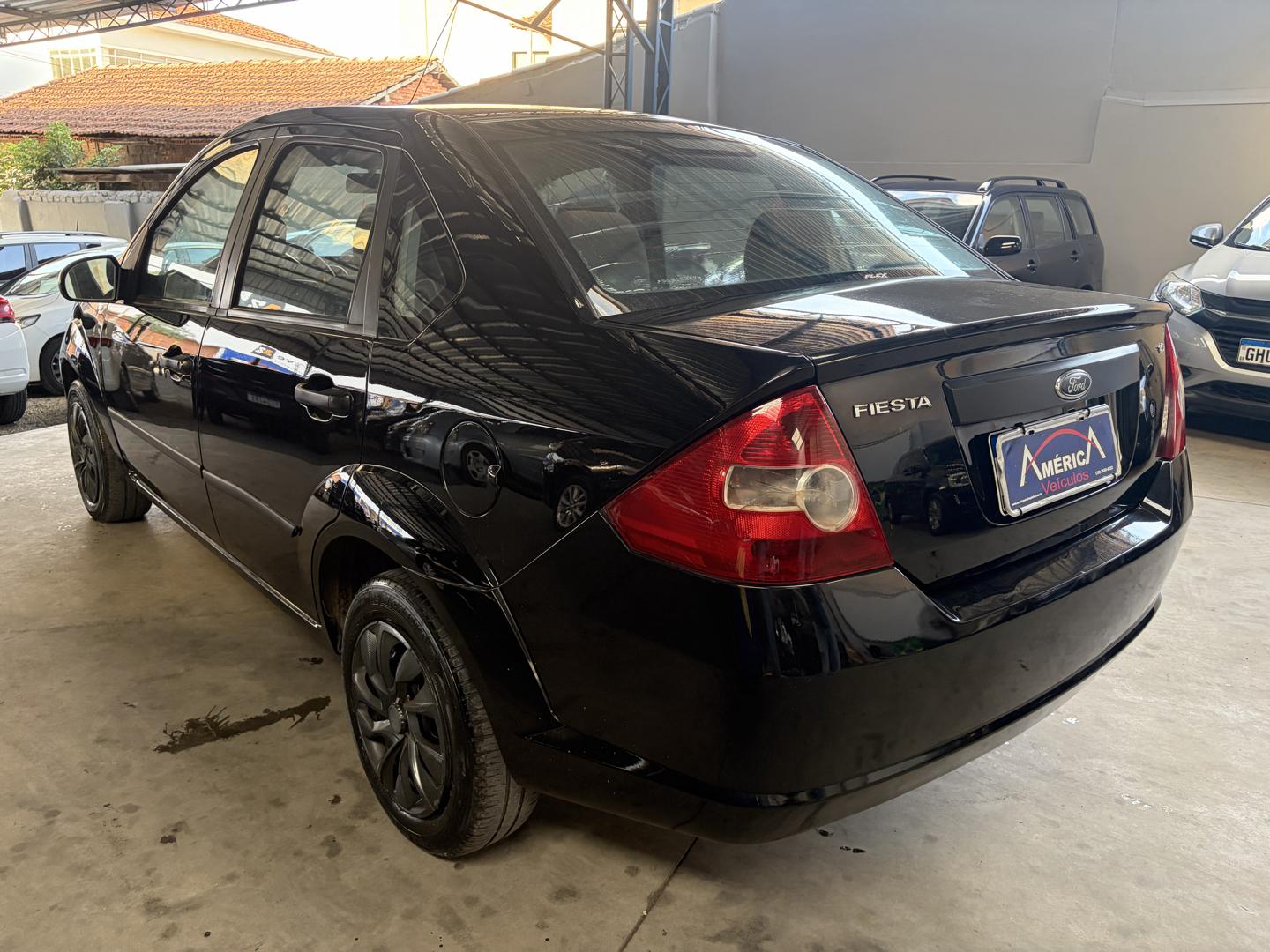 FORD Fiesta Hatch - Foto
