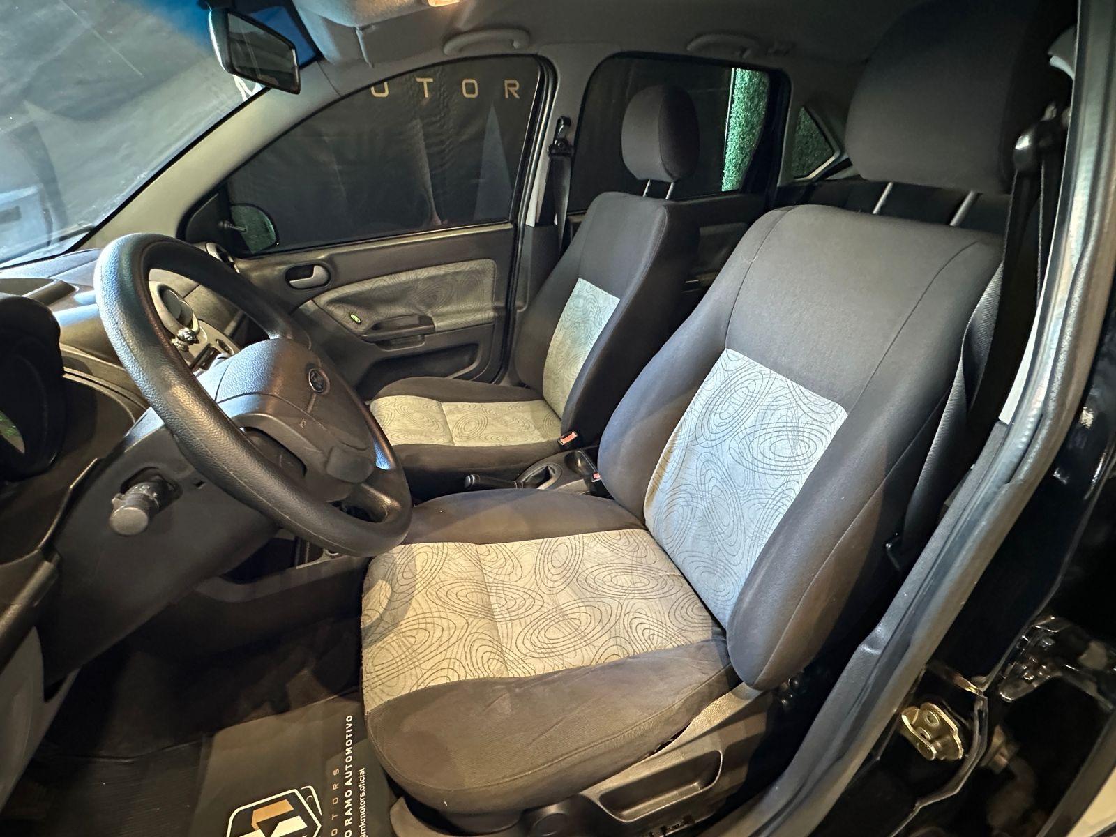 FORD Fiesta Sedan - Foto