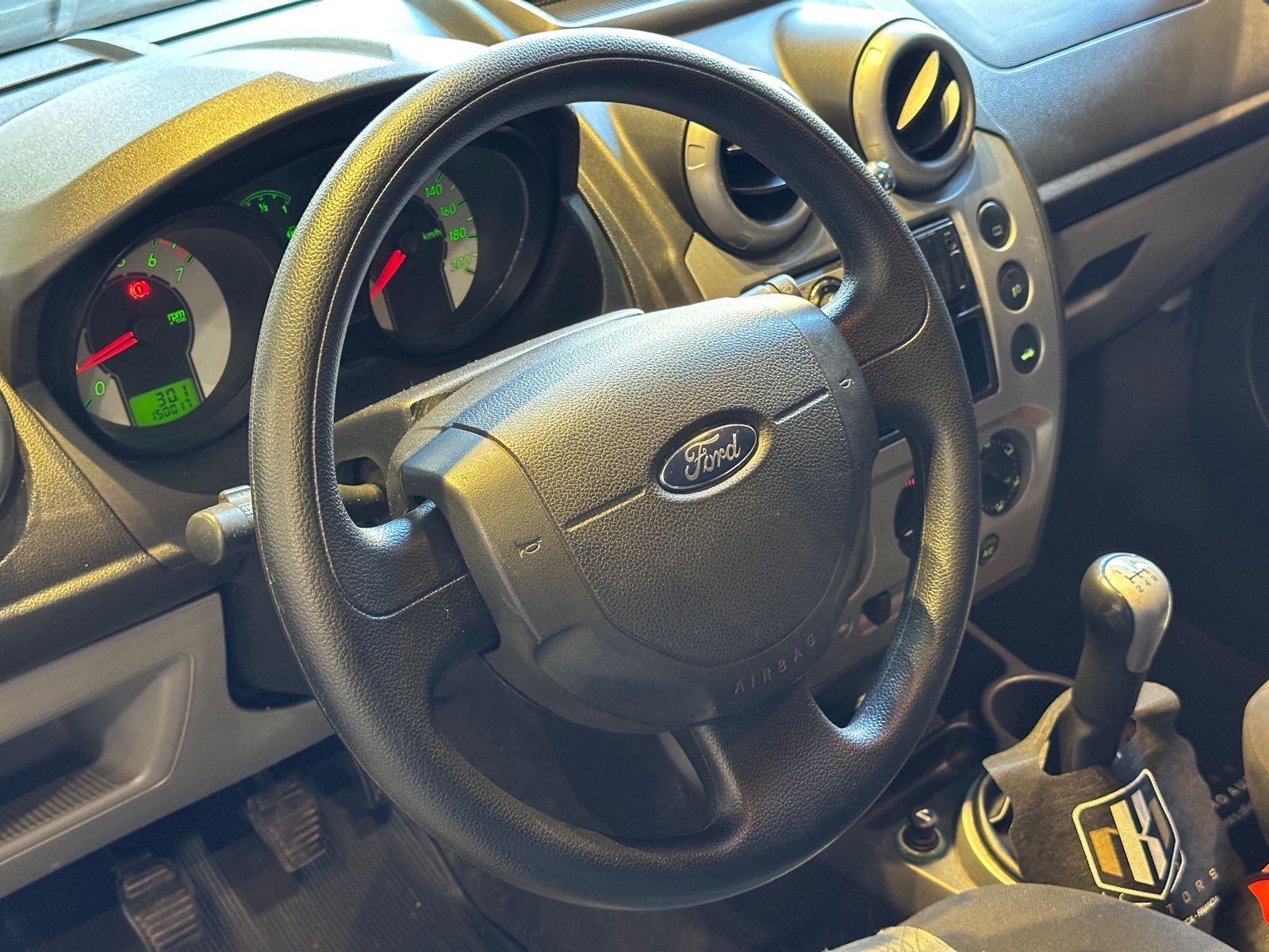 FORD Fiesta Sedan - Foto