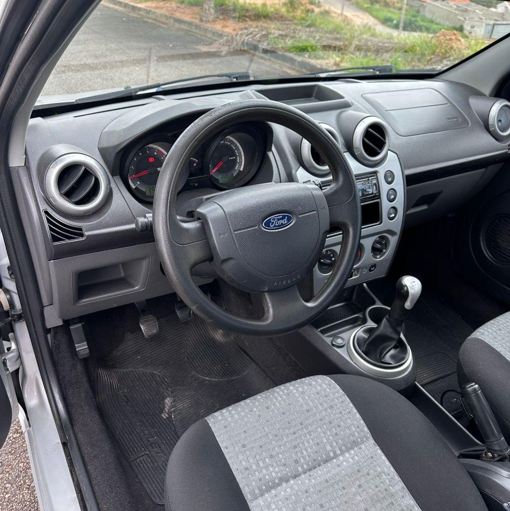FORD Fiesta Sedan - Foto