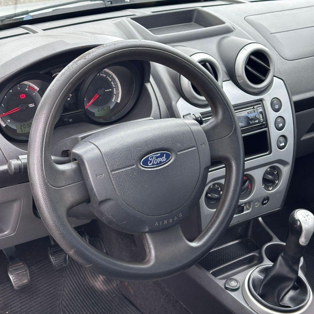 FORD Fiesta Sedan - Foto