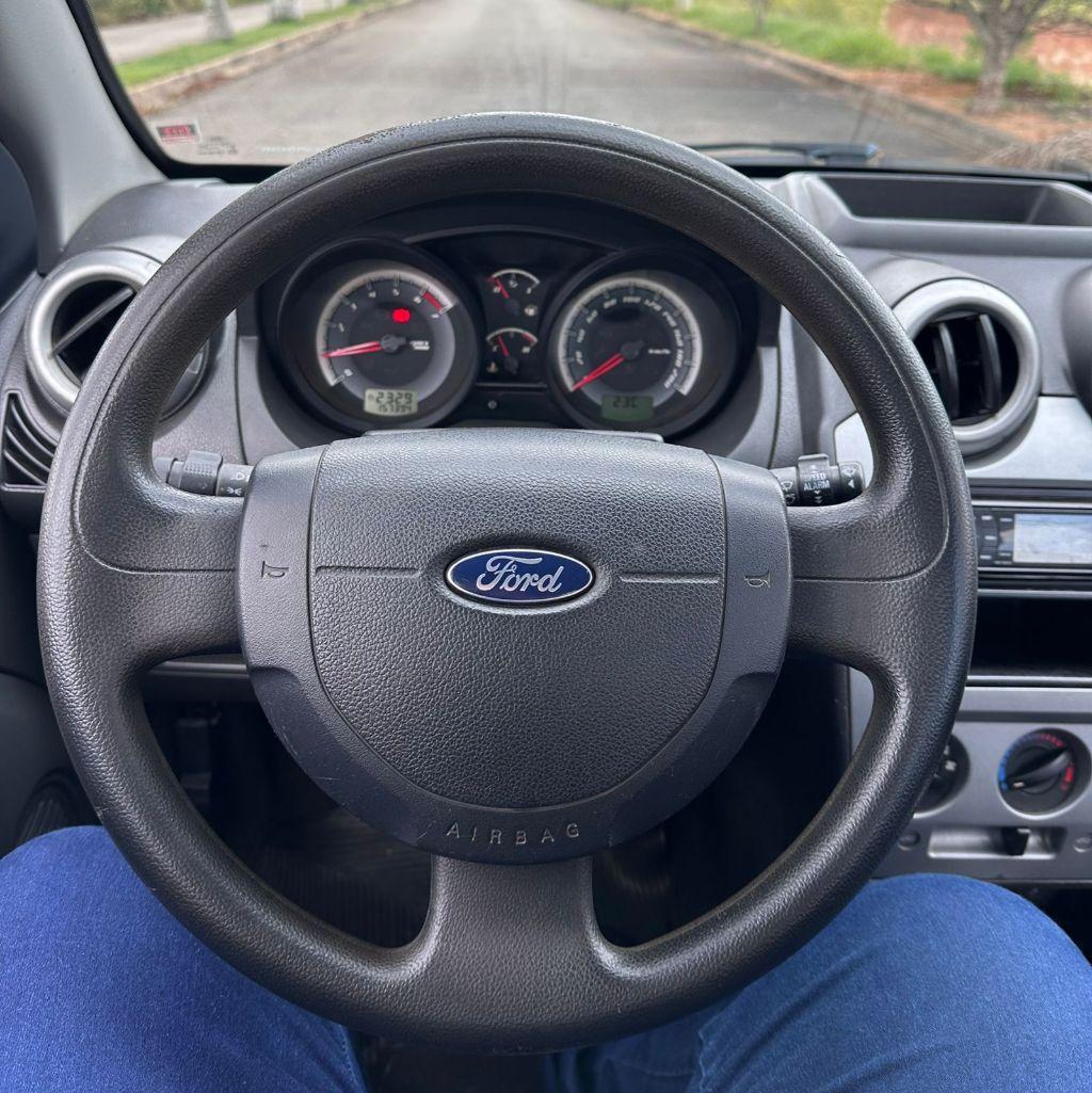 FORD Fiesta Sedan - Foto