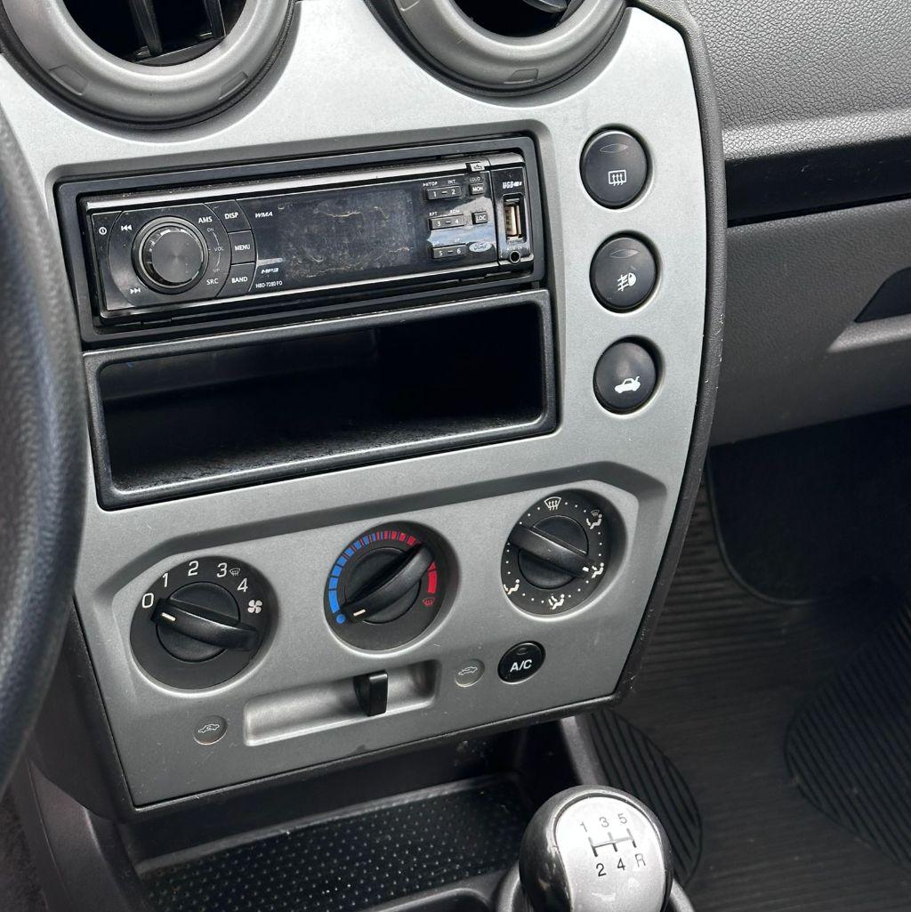 FORD Fiesta Sedan - Foto