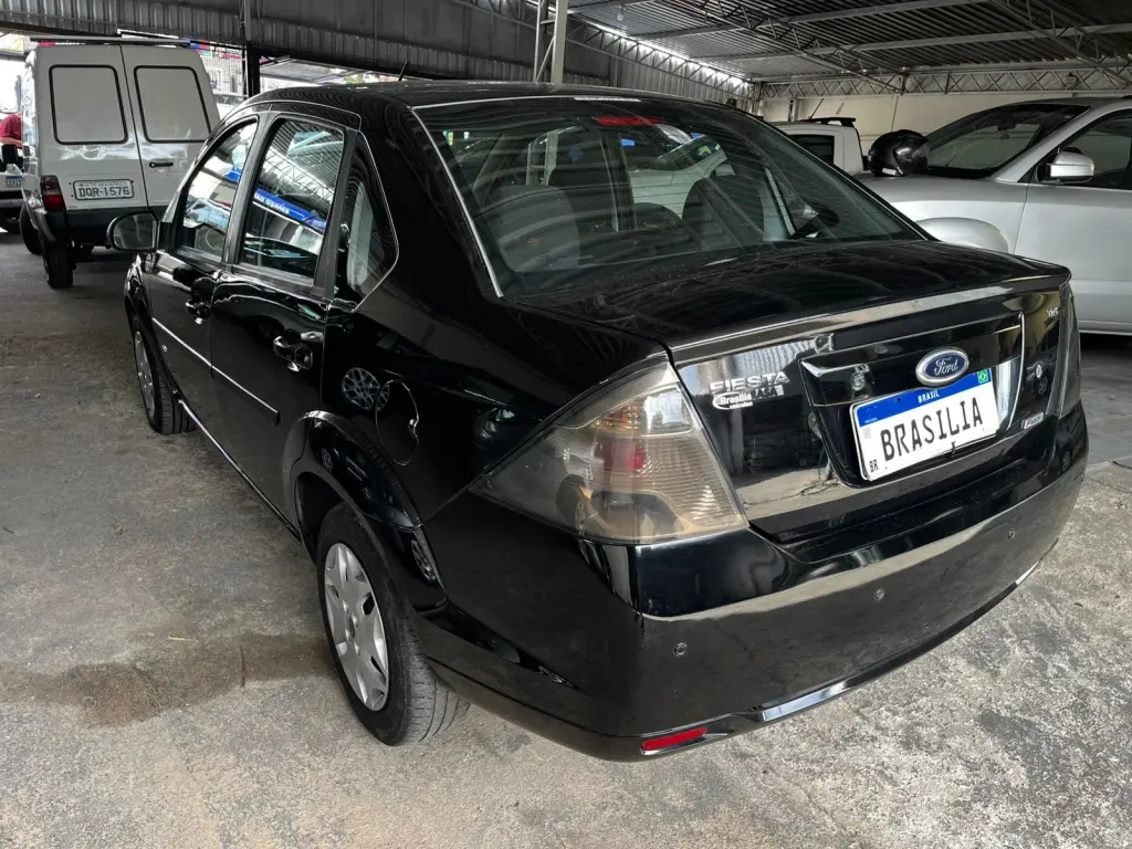 FORD Fiesta Sedan - Foto