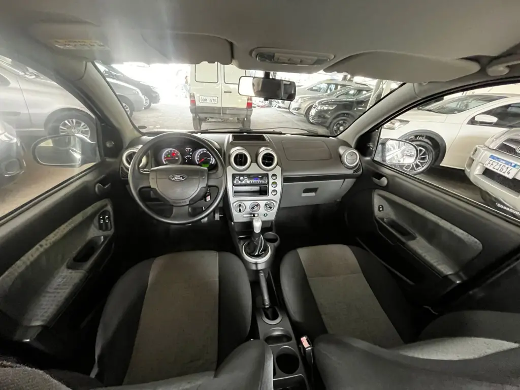 FORD Fiesta Sedan - Foto