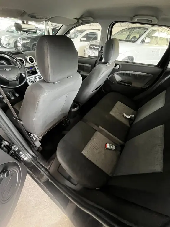 FORD Fiesta Sedan - Foto