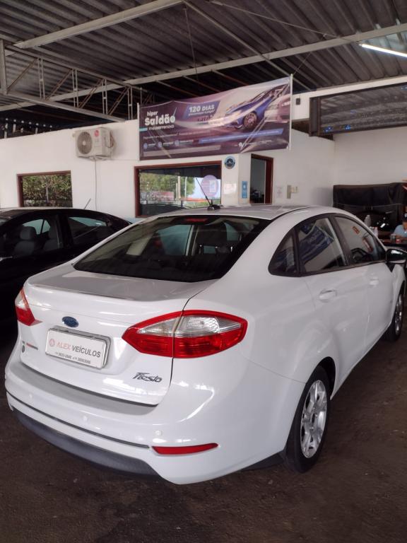 FORD Fiesta Sedan - Foto