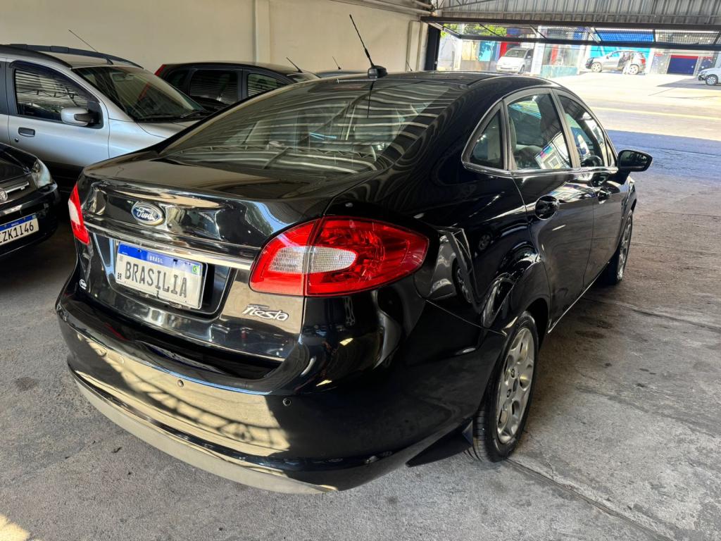 FORD Fiesta Sedan - Foto