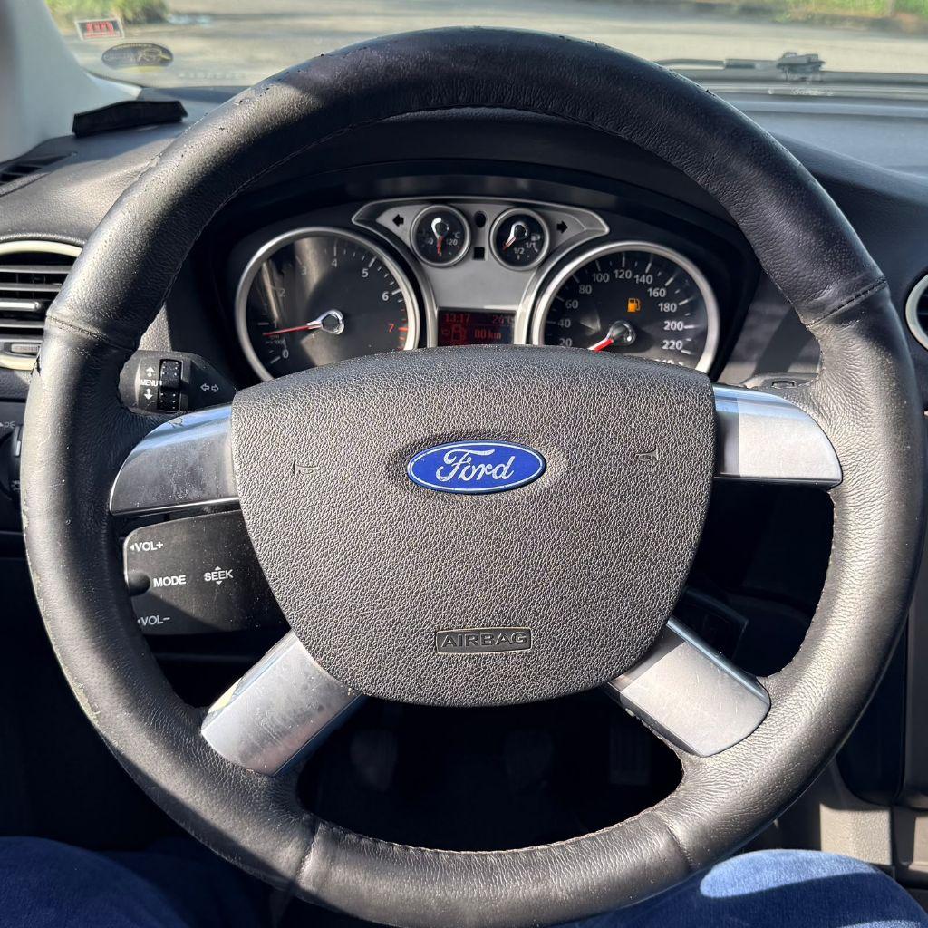 FORD Focus Hatch - Foto