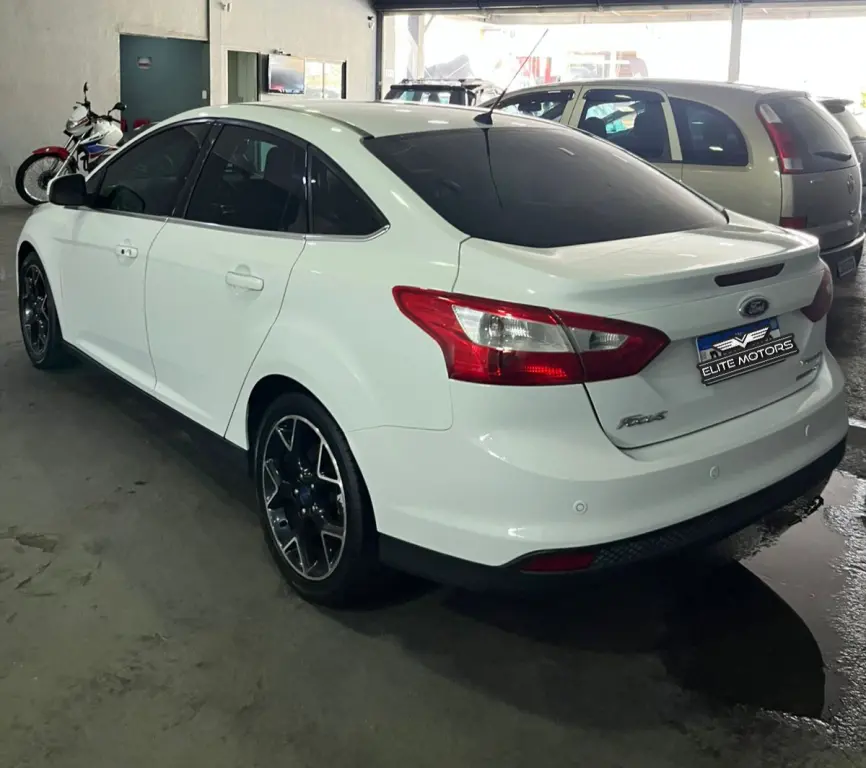 FORD Focus Sedan - Foto