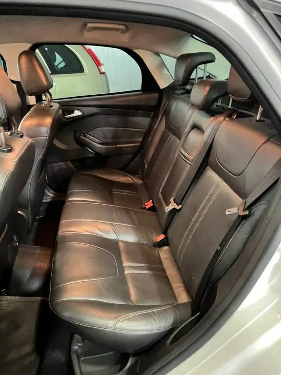 FORD Focus Sedan - Foto