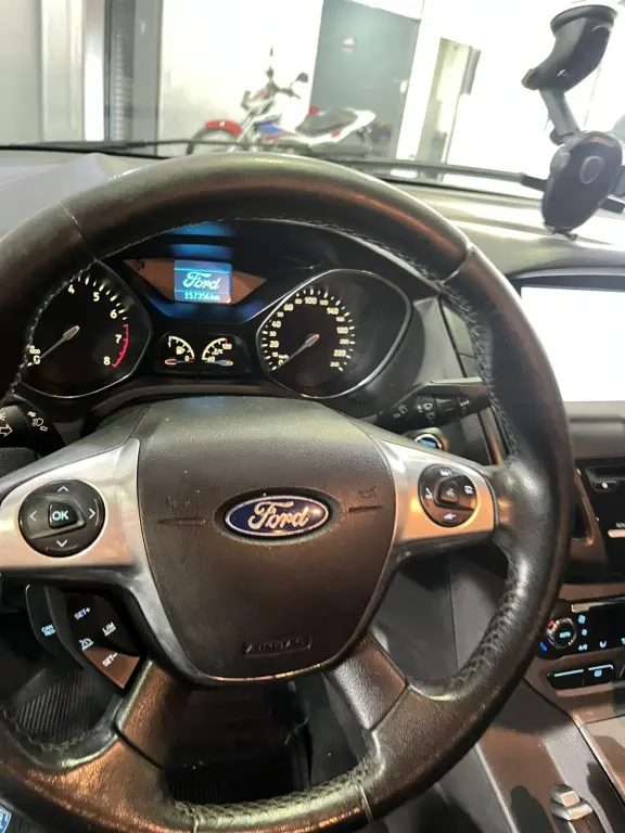 FORD Focus Sedan - Foto