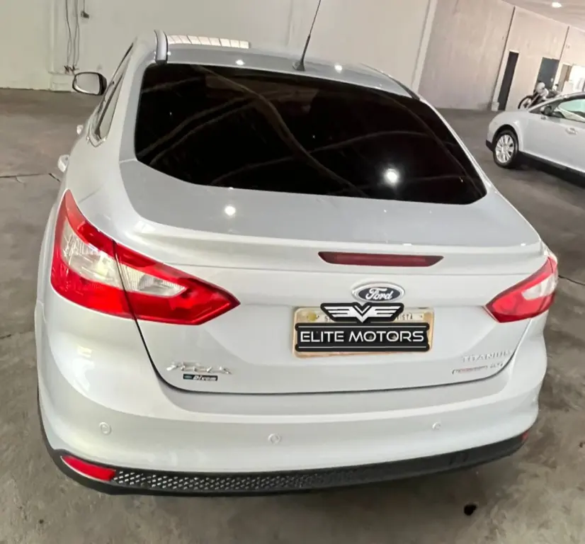 FORD Focus Sedan - Foto