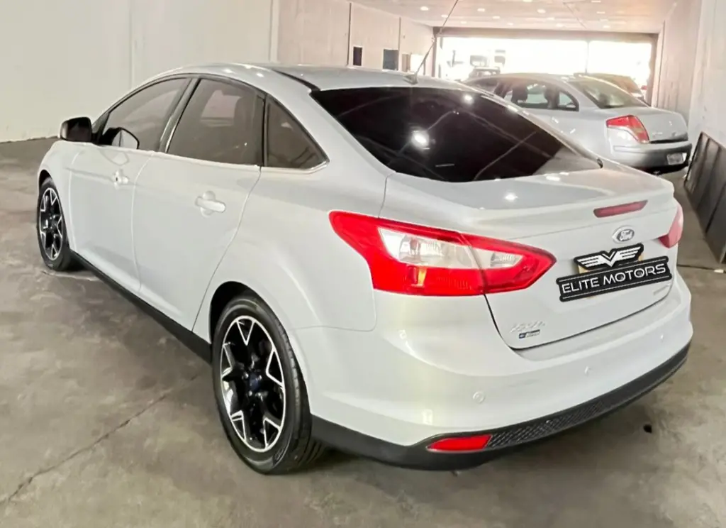 FORD Focus Sedan - Foto