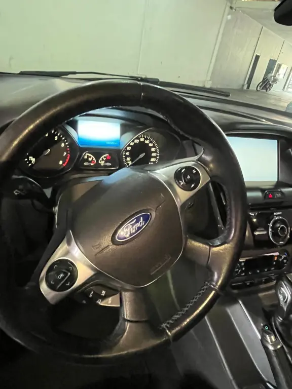 FORD Focus Sedan - Foto