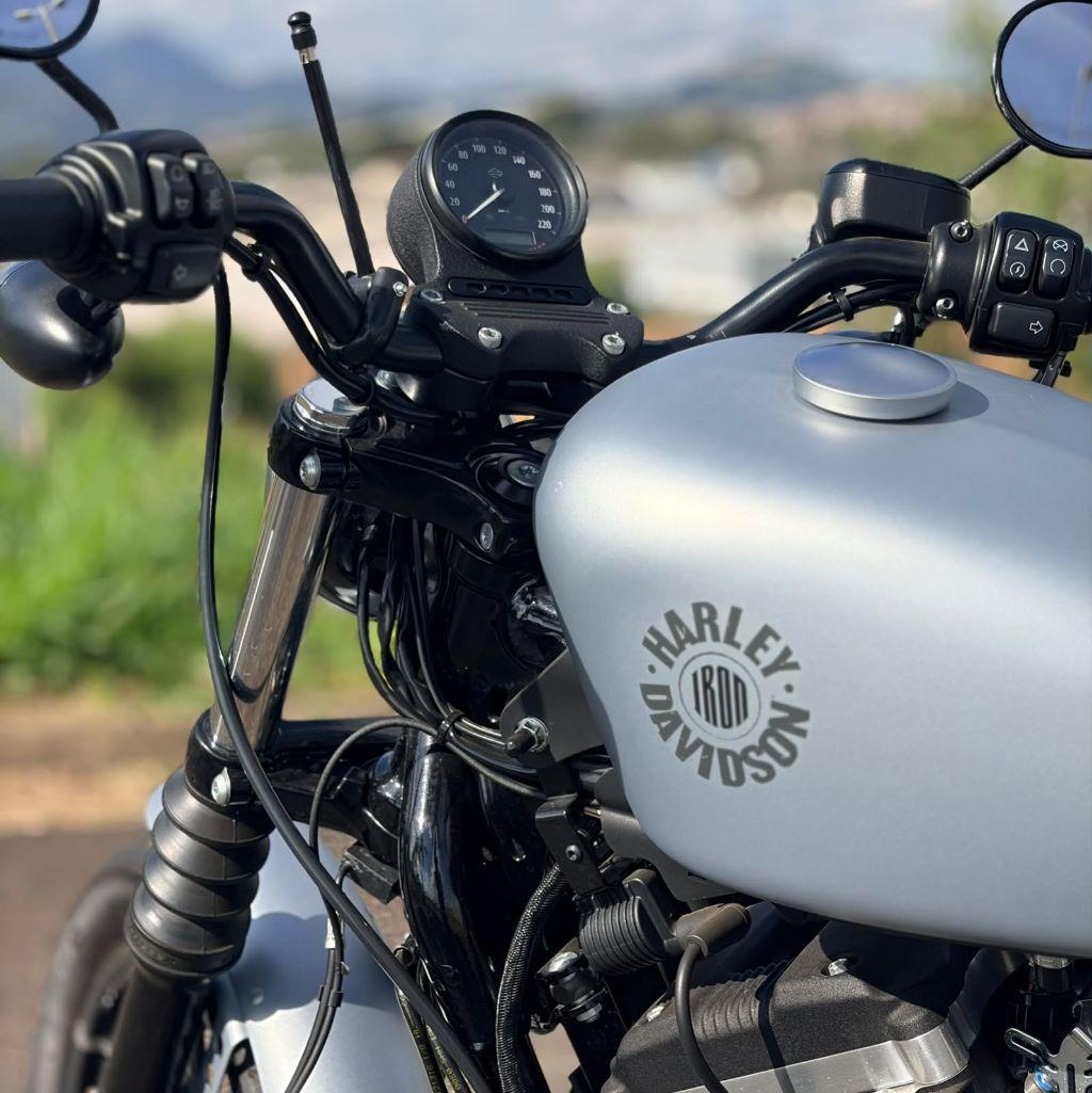 HARLEY DAVIDSON Sportster XL 883 - Foto