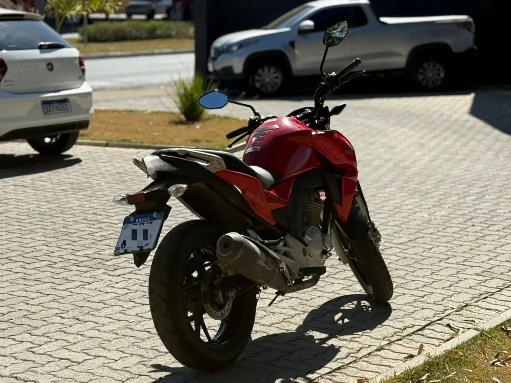 HONDA CB 250 F Twister - Foto