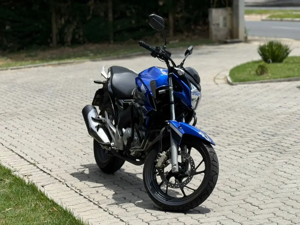 HONDA CB 250 F Twister - Foto