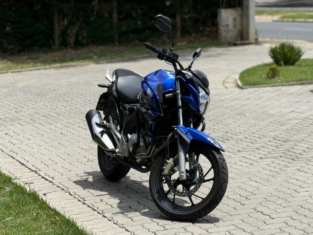 HONDA CB 250 F Twister - Foto