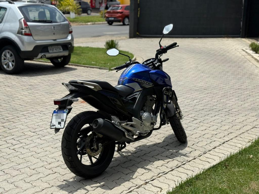 HONDA CB 250 F Twister - Foto