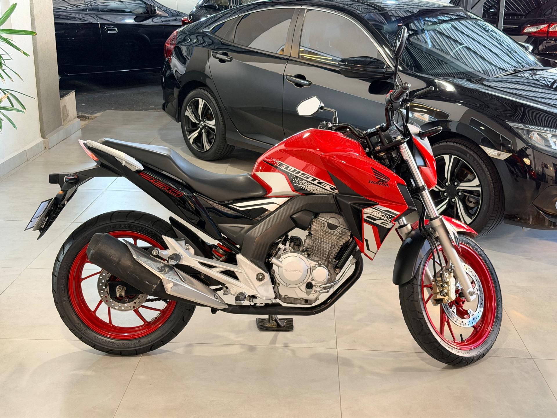 HONDA CB 250 F Twister