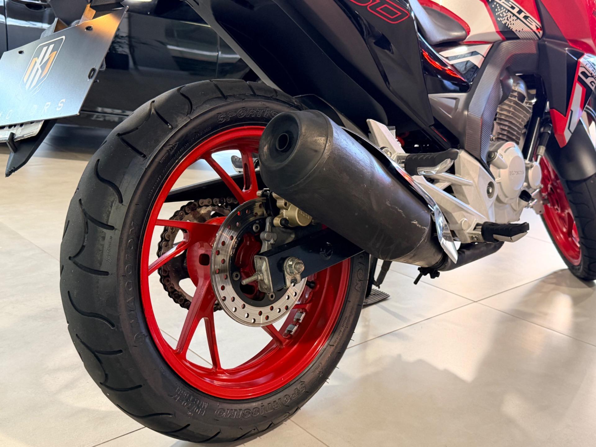 HONDA CB 250 F Twister - Foto