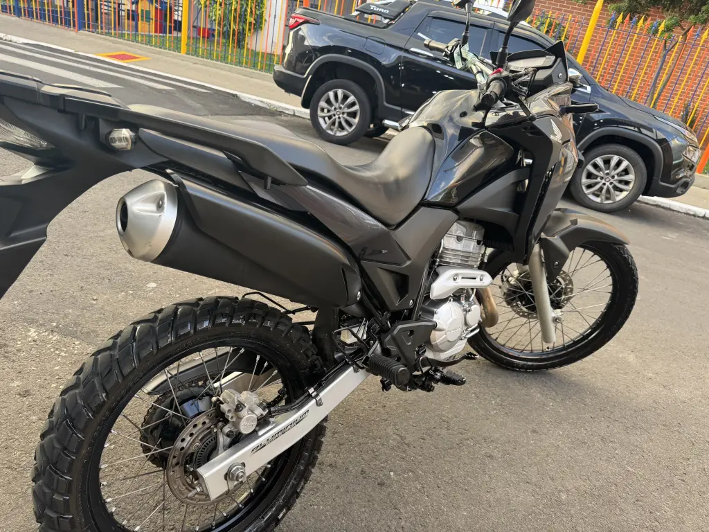 HONDA XRE 300 - Foto